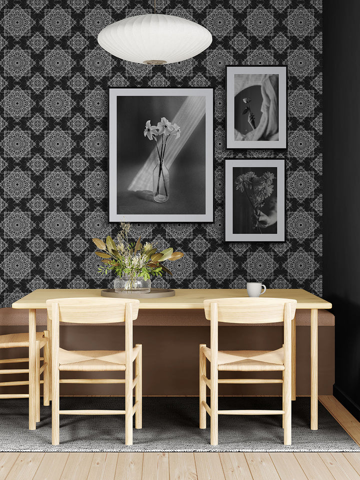 Noir Arabesque